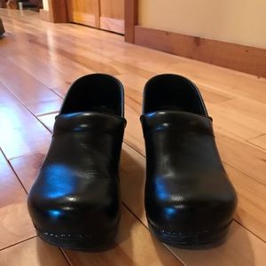 Black Dansko Professional Women’s Clog Shoe